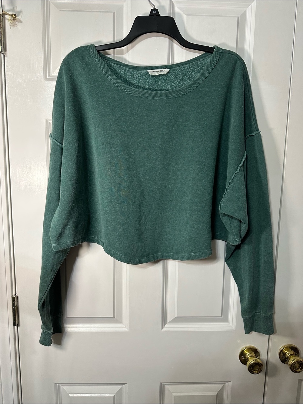 Double Zero Cropped Relaxed Sweatshirt in Green